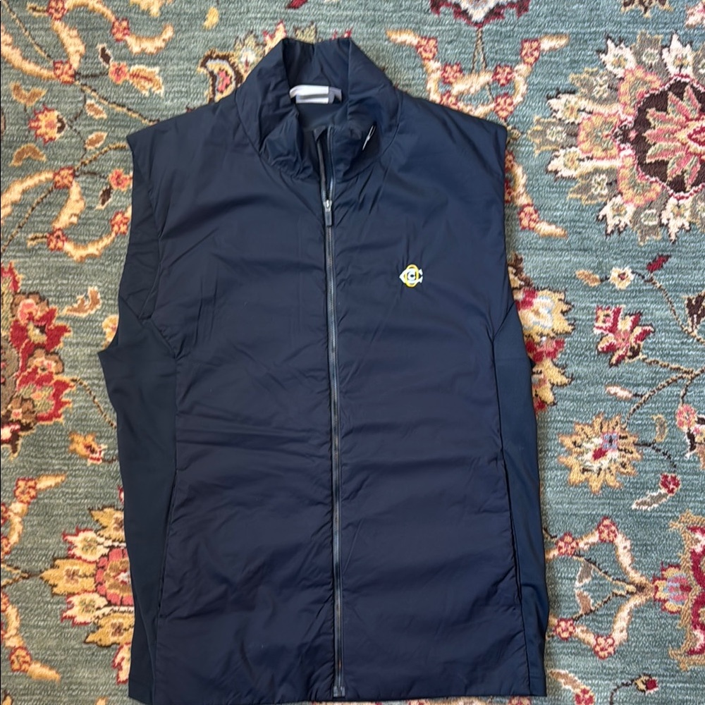 KJUS Men's Black insulated Vest - Oakmont Country Club